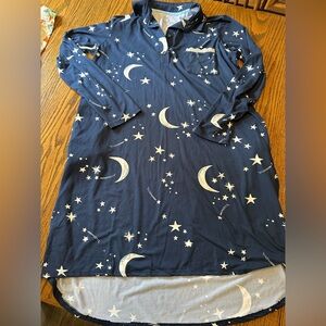 ⭐️ Cuddl Cuddle duds soft and cozy cosmic night gown sz M ppockets collared neck